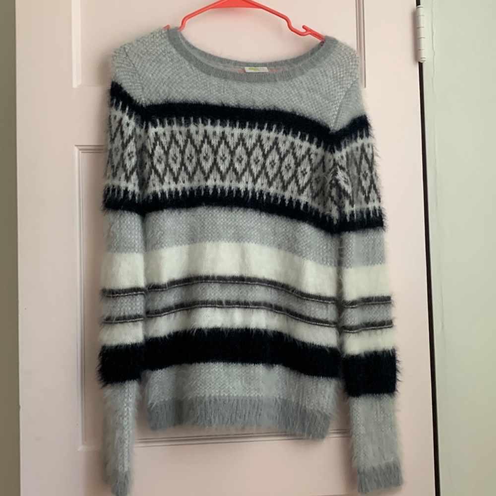 Gray and black girls sweater‎
